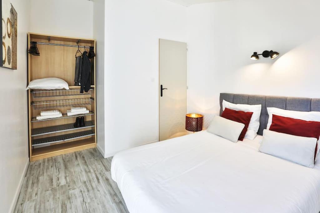 Le Cosy T2 Hypercentre ! Parking Inclus Et La Plage A 2 Min ! Les Sables-d'Olonne Bagian luar foto